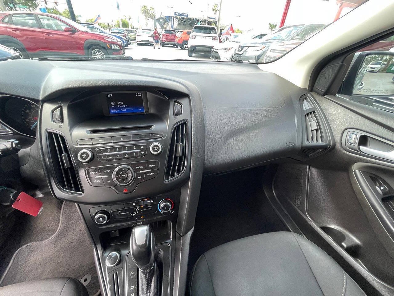 Used 2016 Ford Focus SE w/ SE Sport Package FWD image 2
