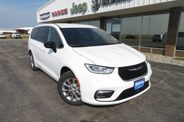 New 2026 Chrysler Pacifica Select image 4