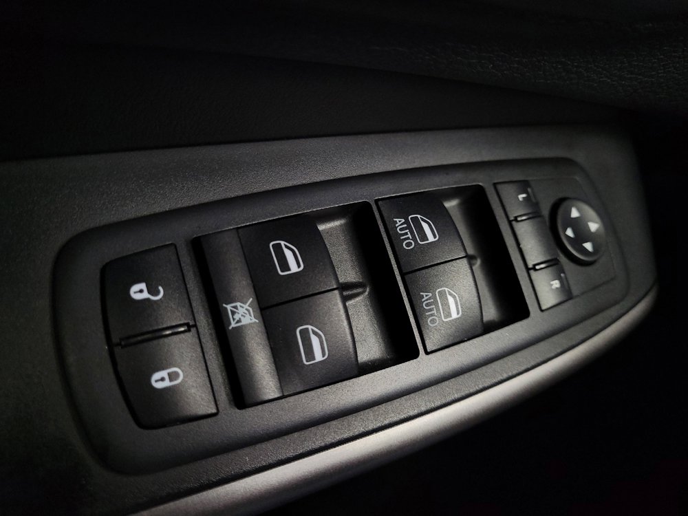 Used 2019 Jeep Cherokee Latitude Plus w/ Cold Weather Group AWD/4WD image 27