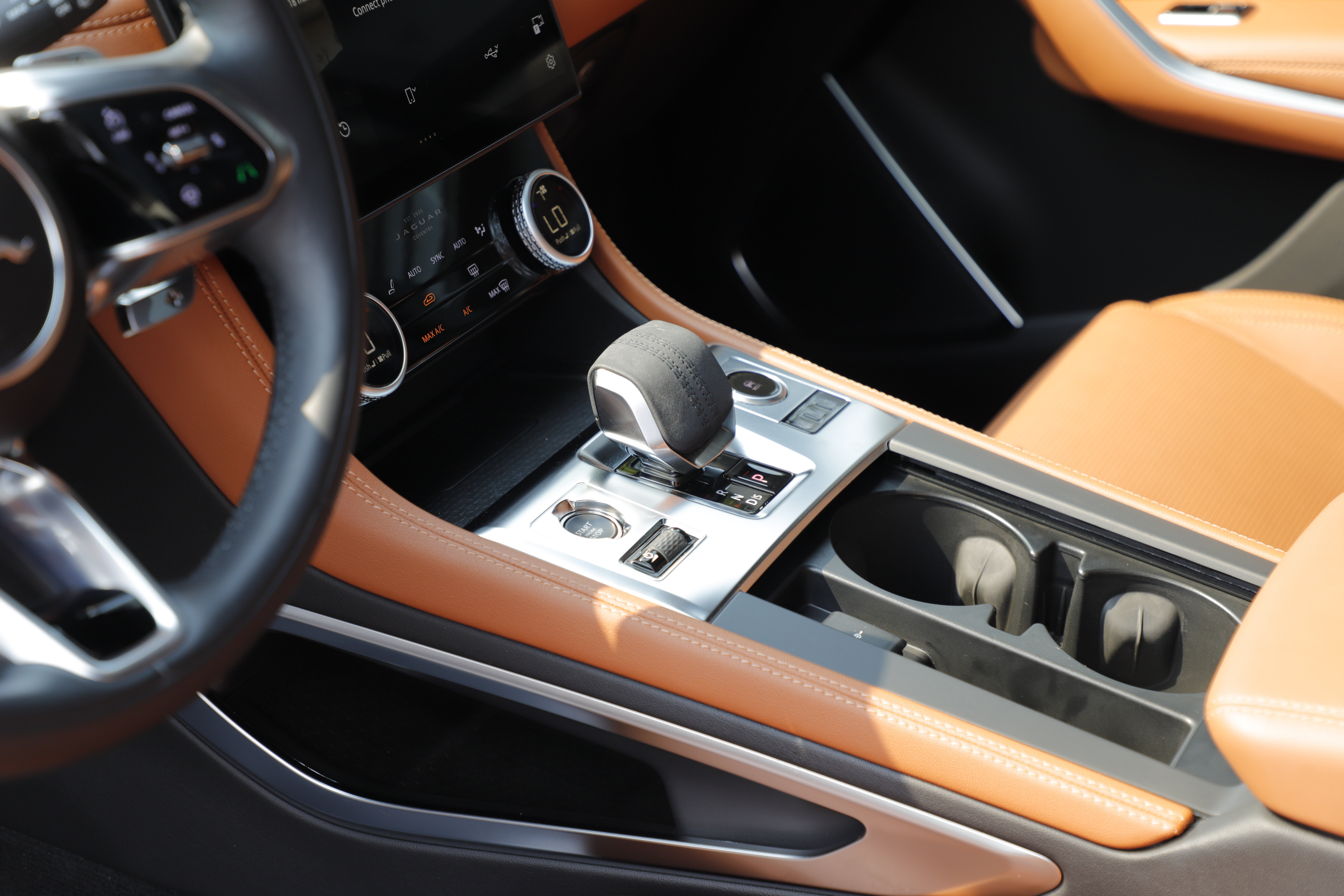 Certified 2025 Jaguar F-PACE R-Dynamic S AWD/4WD image 21