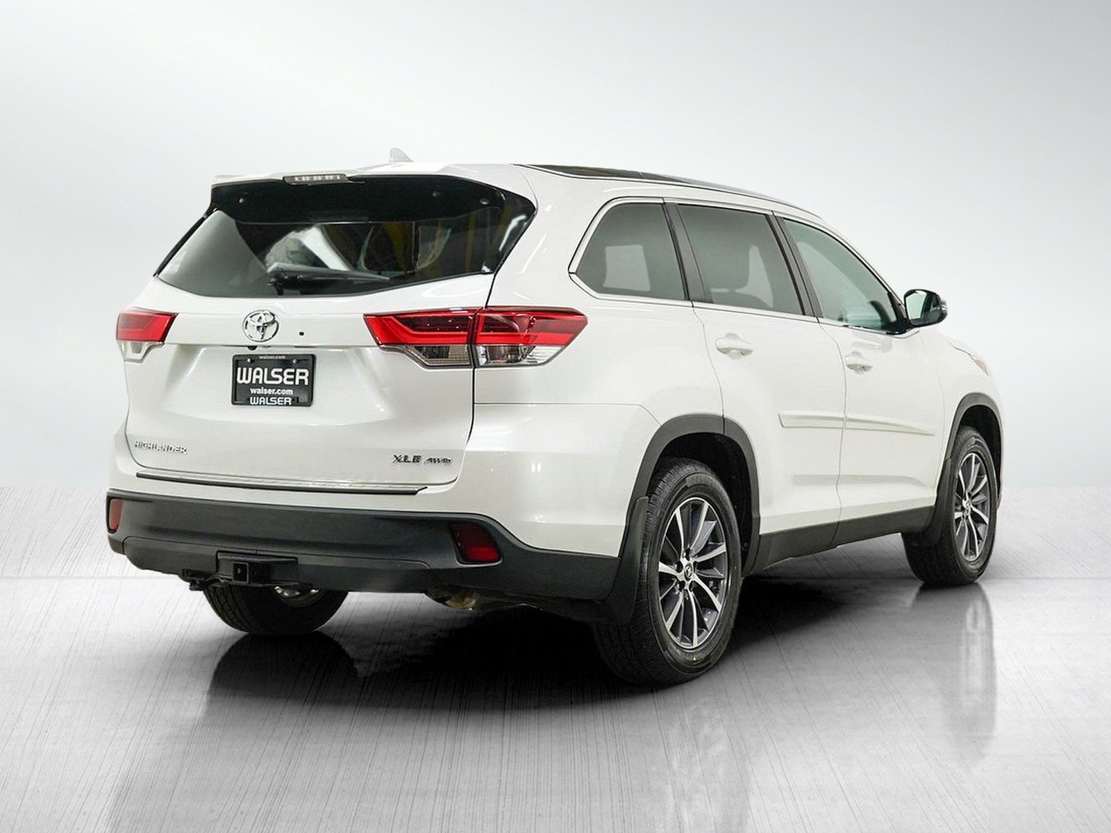Used 2019 Toyota Highlander XLE AWD/4WD image 5