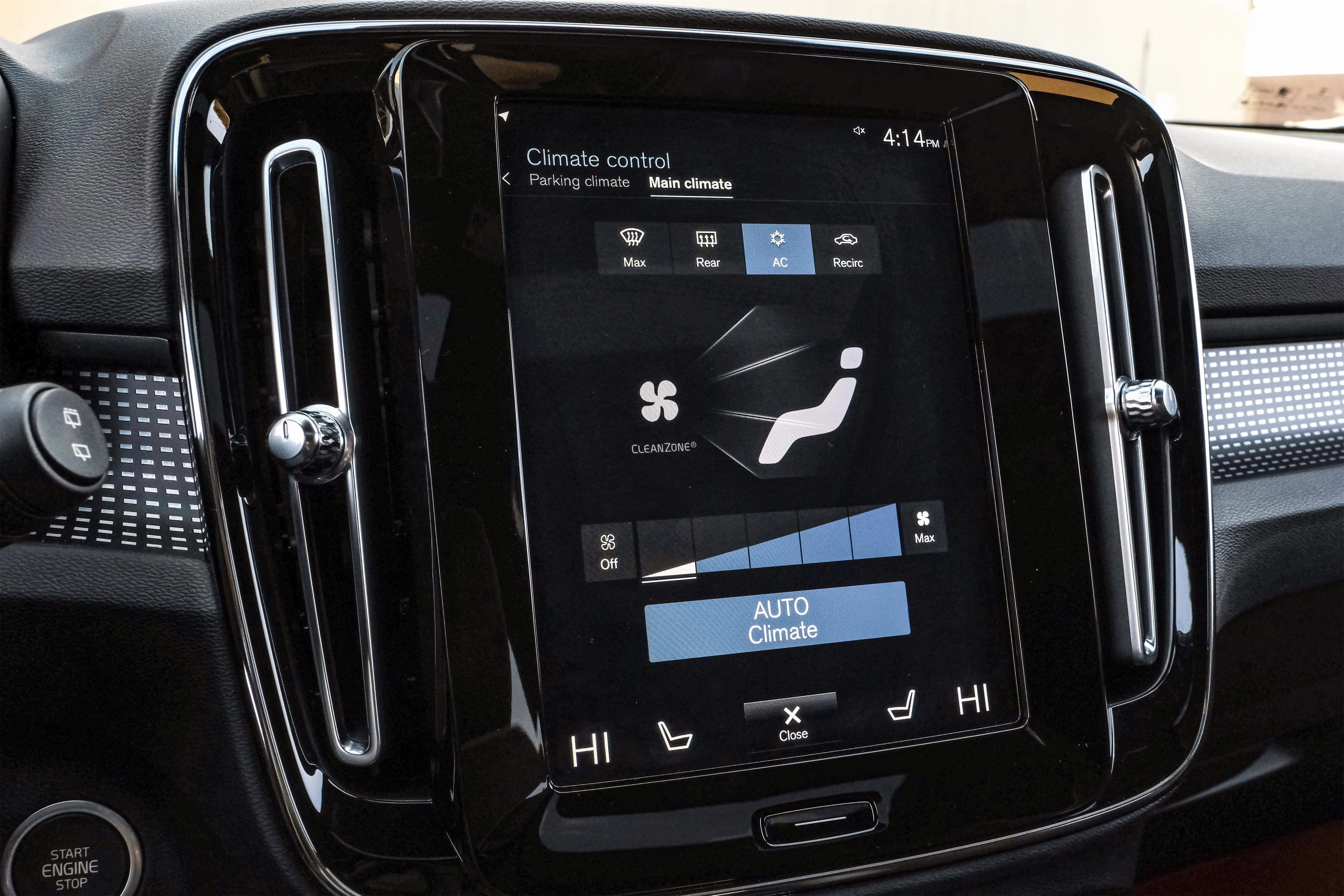 Used 2021 Volvo XC40 T4 R-Design image 29