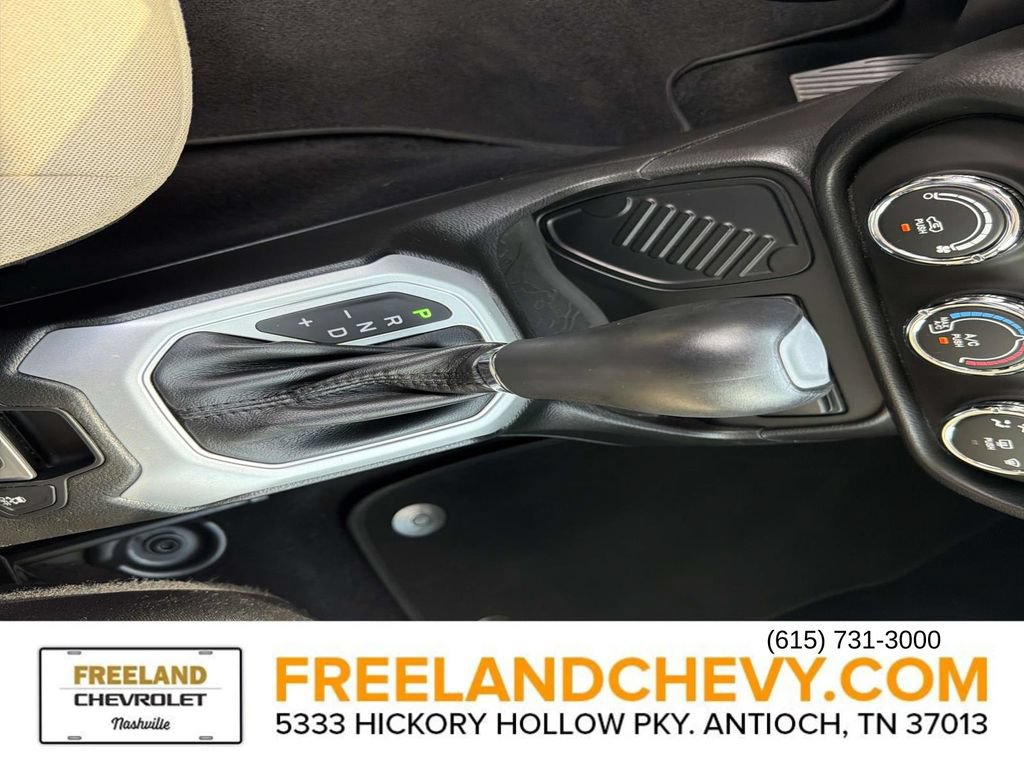 Used 2016 Jeep Renegade Latitude FWD image 30