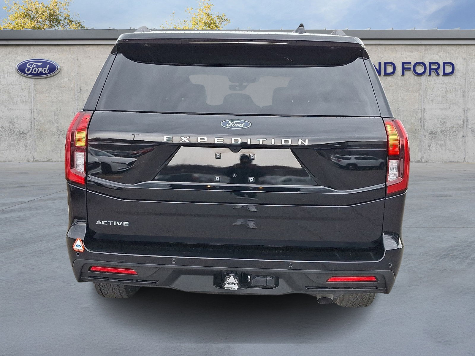 Certified 2025 Ford Expedition Active AWD/4WD image 5