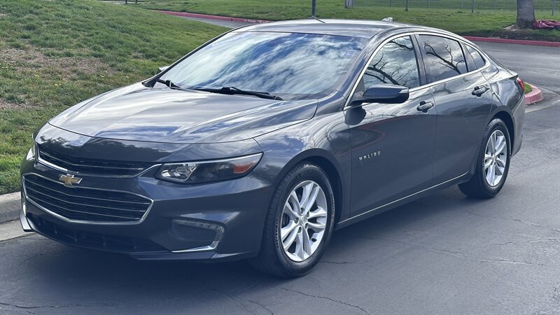 Used 2017 Chevrolet Malibu LT FWD image 1