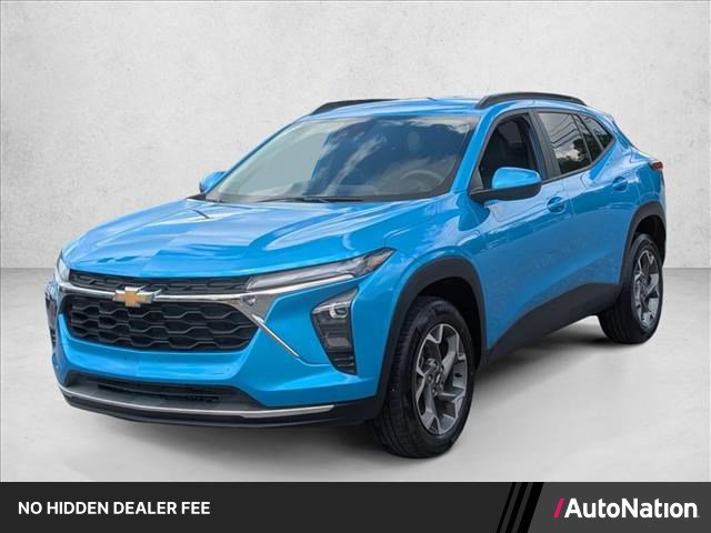 Used 2025 Chevrolet Trax LT FWD image 1