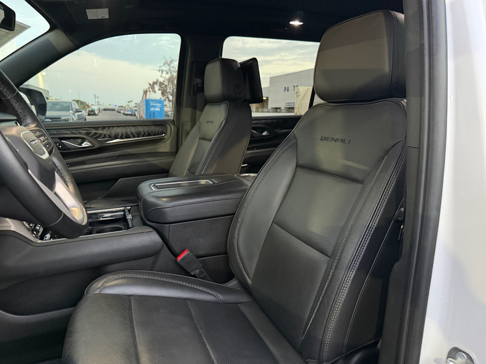 Used 2023 GMC Yukon XL Denali AWD/4WD image 14