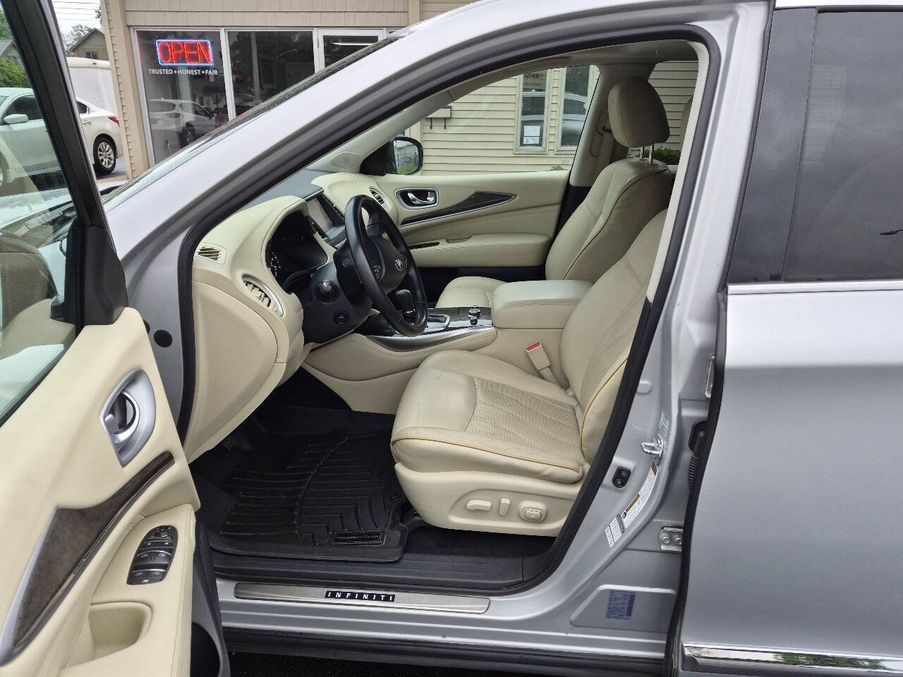 Used 2015 INFINITI QX60 Luxe w/ Premium Plus Package AWD/4WD image 17
