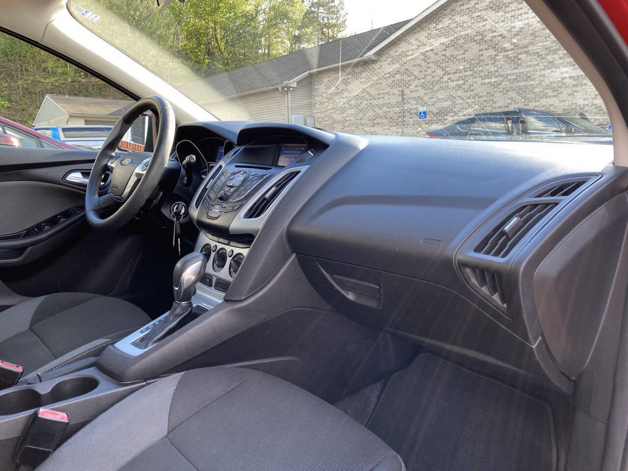 Used 2012 Ford Focus SE FWD image 16