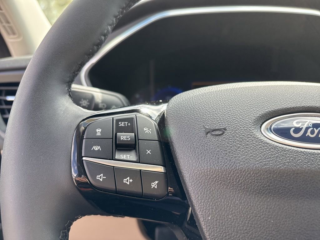 Used 2022 Ford Escape Titanium w/ Class II Trailer Tow Package image 23