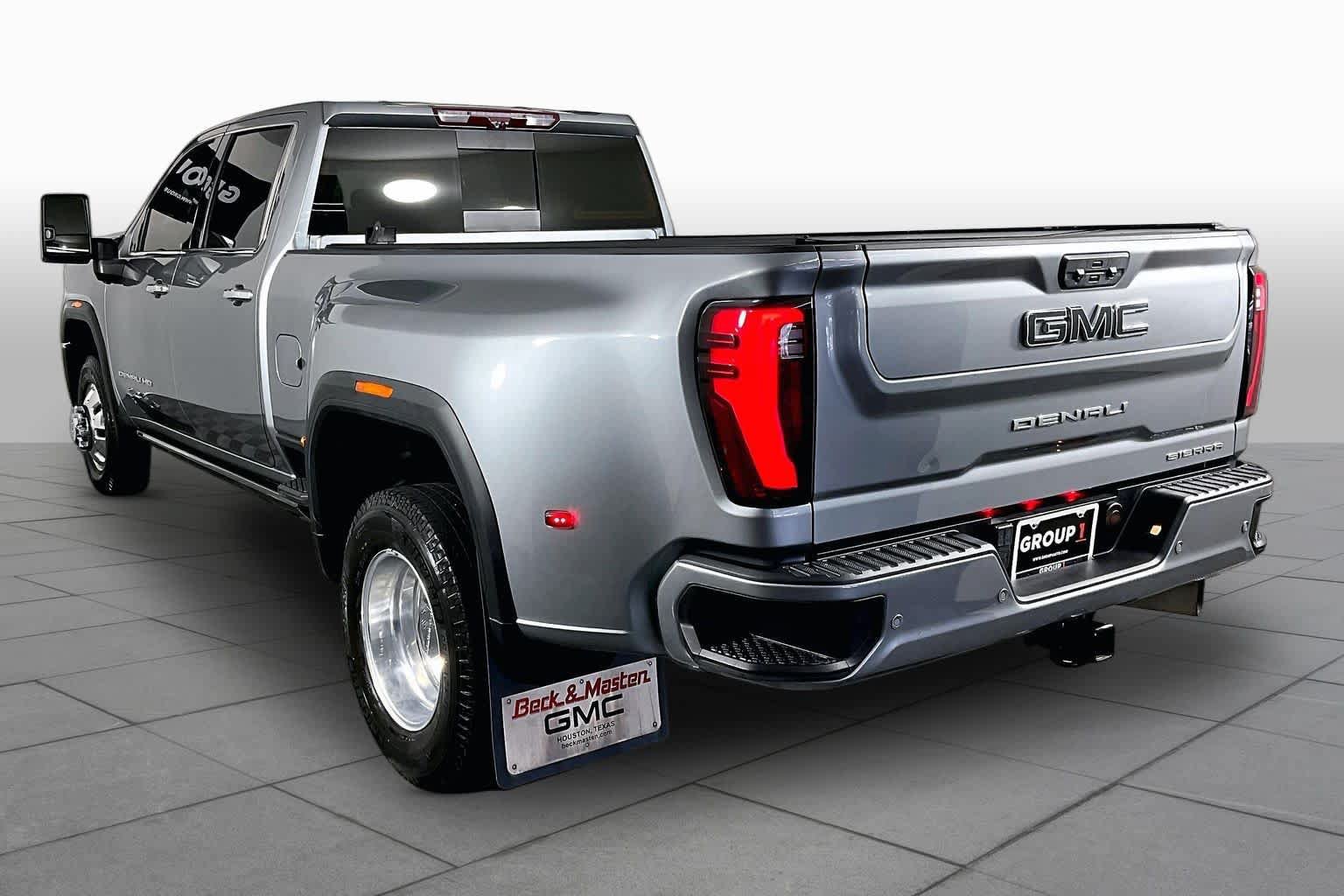 Used 2024 GMC Sierra 3500 Denali Ultimate AWD/4WD image 11