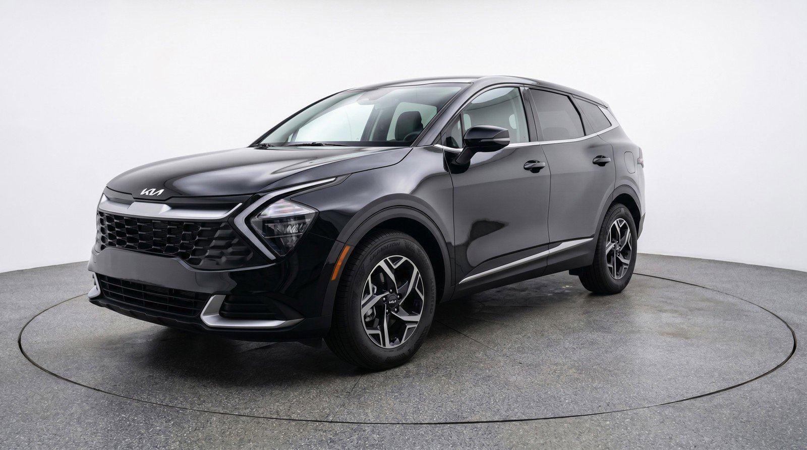 Used 2025 Kia Sportage LX image 3