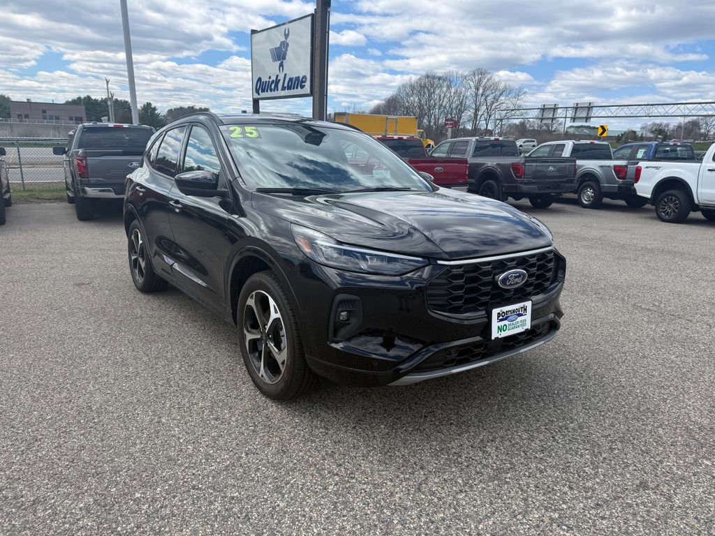 Used 2025 Ford Escape ST-Line Elite w/ Premium Technology Package AWD/4WD image 23