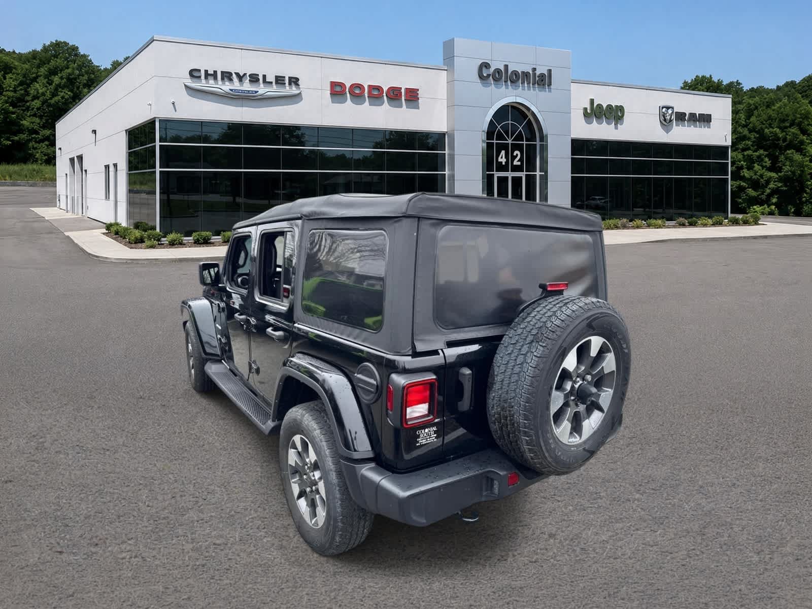 Used 2022 Jeep Wrangler Unlimited Sahara AWD/4WD image 3