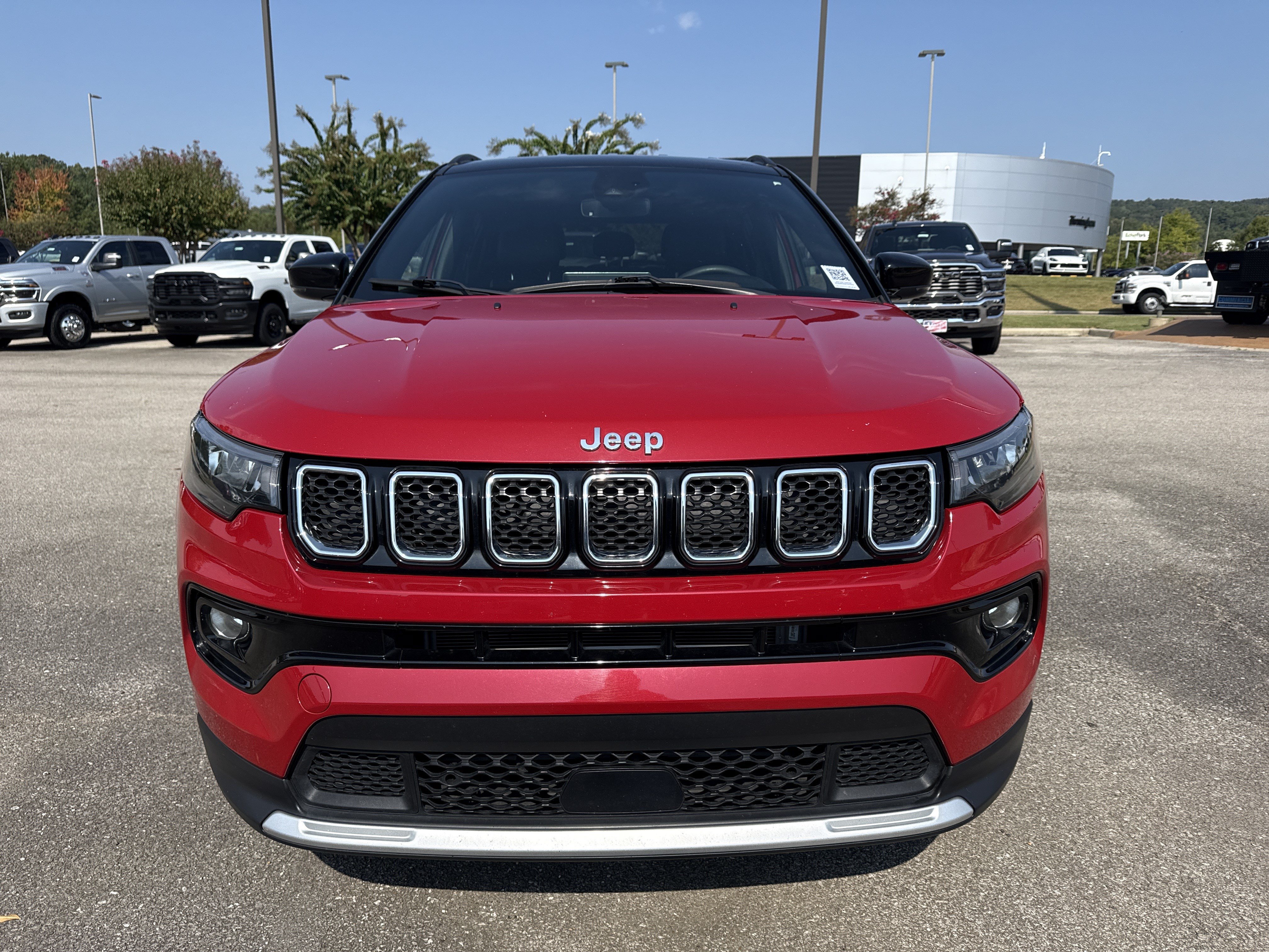 Used 2024 Jeep Compass Limited AWD/4WD image 2