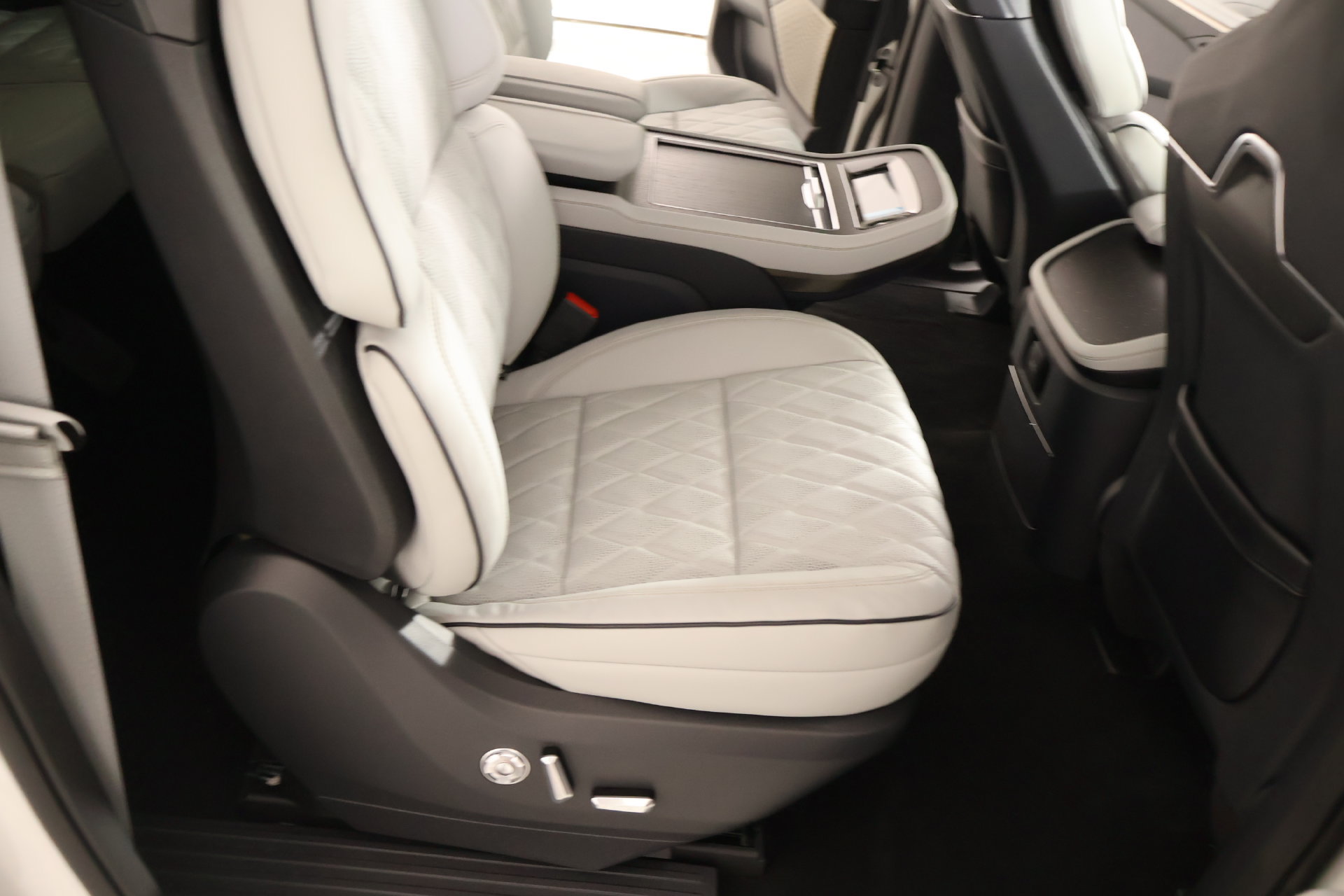 New 2027 Lincoln Navigator L Black Label AWD/4WD image 15