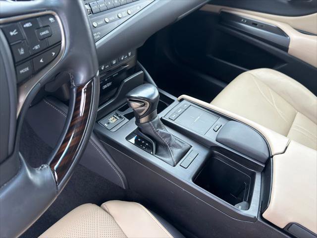 Used 2020 Lexus ES 350 Ultra Luxury w/ Accessory Package 2 FWD image 14