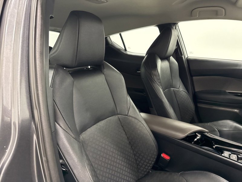 Used 2022 Toyota C-HR Limited image 12