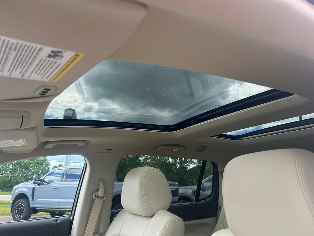 Used 2019 Lincoln MKT AWD image 20