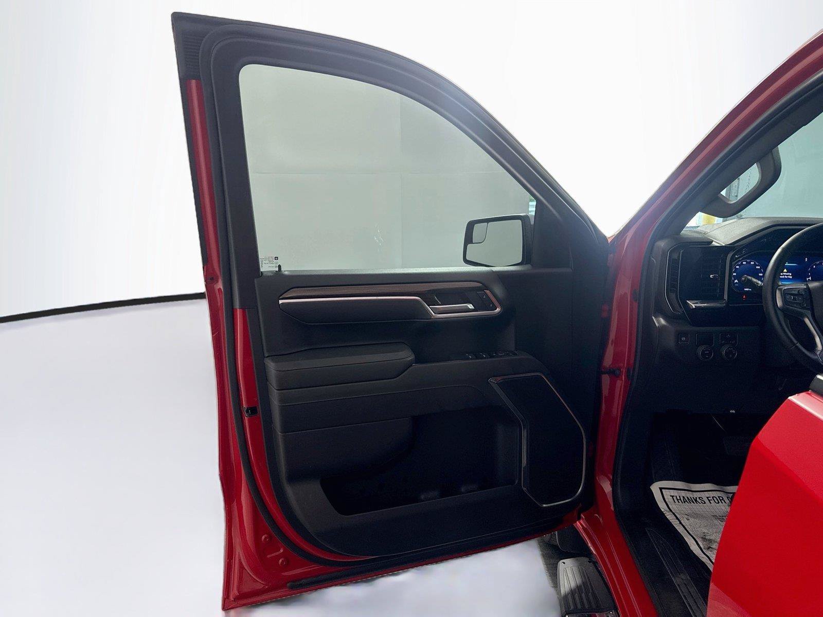 Used 2025 Chevrolet Silverado 1500 LT RWD image 9