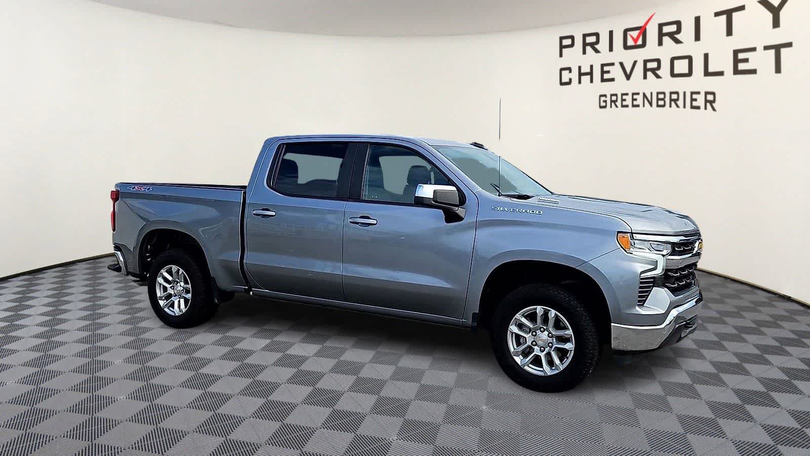 Used 2024 Chevrolet Silverado 1500 LT AWD/4WD image 2