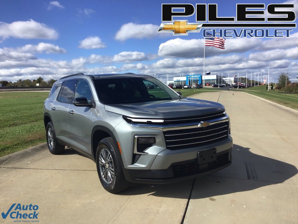 Used 2025 Chevrolet Traverse LT