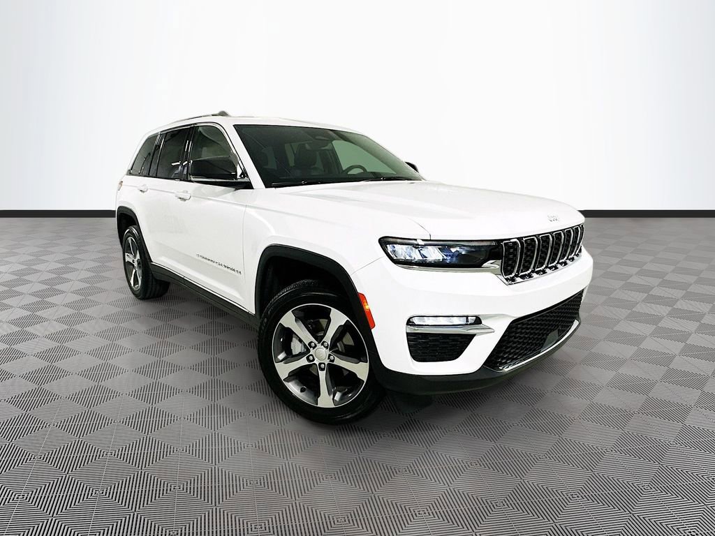 Certified 2024 Jeep Grand Cherokee Limited w/ Trailer Tow Package AWD/4WD image 33