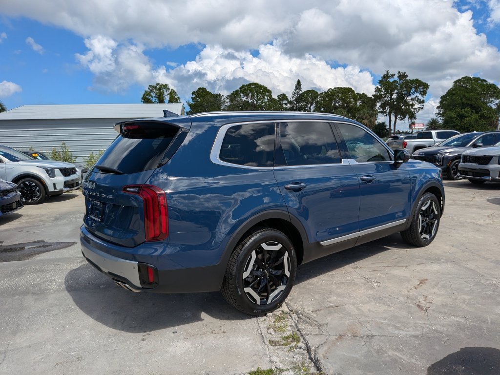 Certified 2024 Kia Telluride S w/ S Sunroof Package FWD image 8