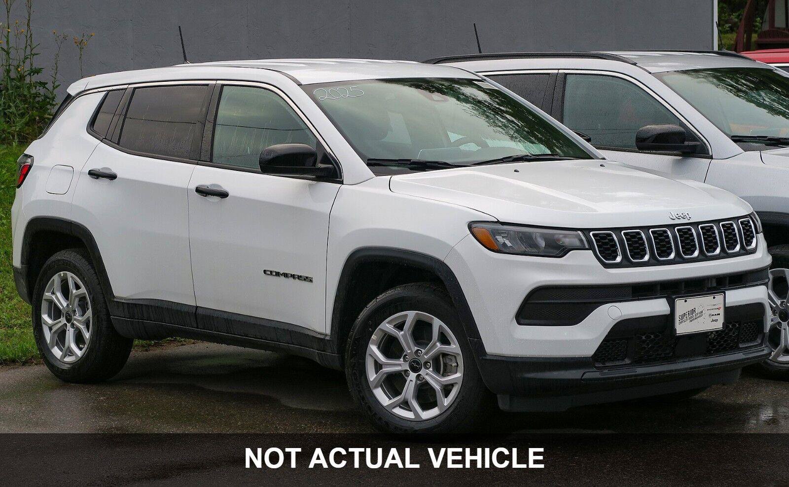 Used 2024 Jeep Compass Latitude AWD/4WD image 1