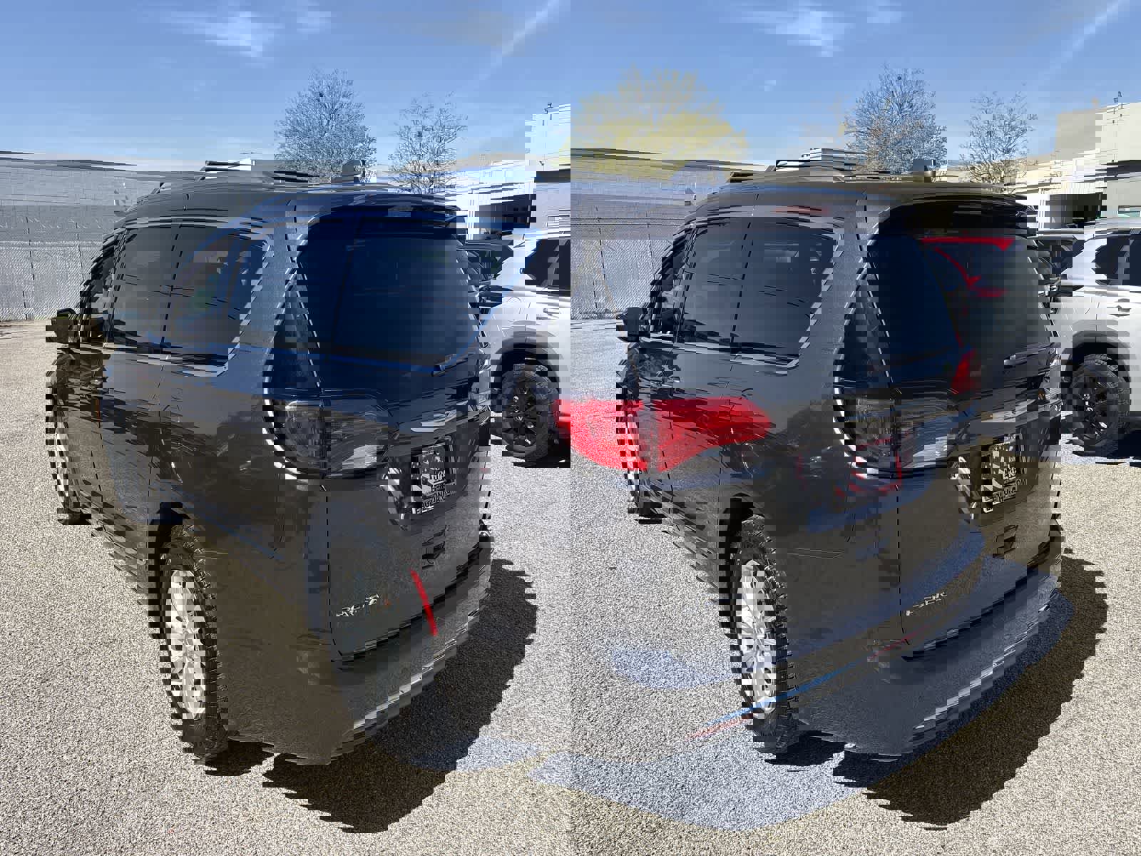 Used 2019 Chrysler Pacifica Touring-L image 12