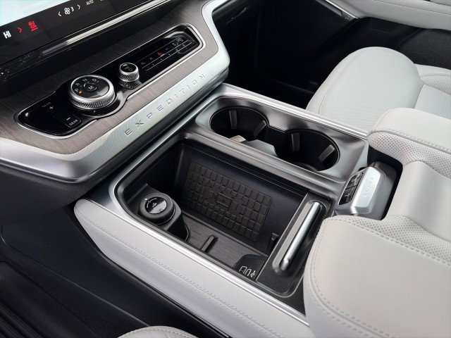 Used 2025 Ford Expedition Platinum w/ Platinum Ultimate Package AWD/4WD image 18