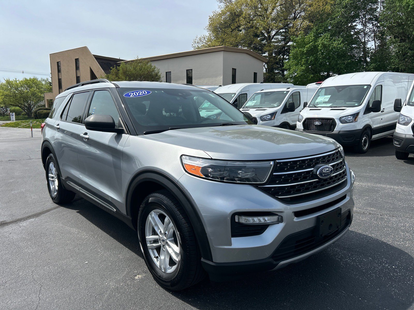 Certified 2020 Ford Explorer XLT w/ Equipment Group 202A AWD/4WD image 3