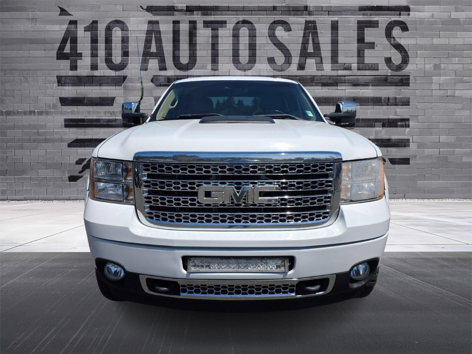 Used 2013 GMC Sierra 2500 Denali w/ Suspension Package, Off-Road AWD/4WD image 5