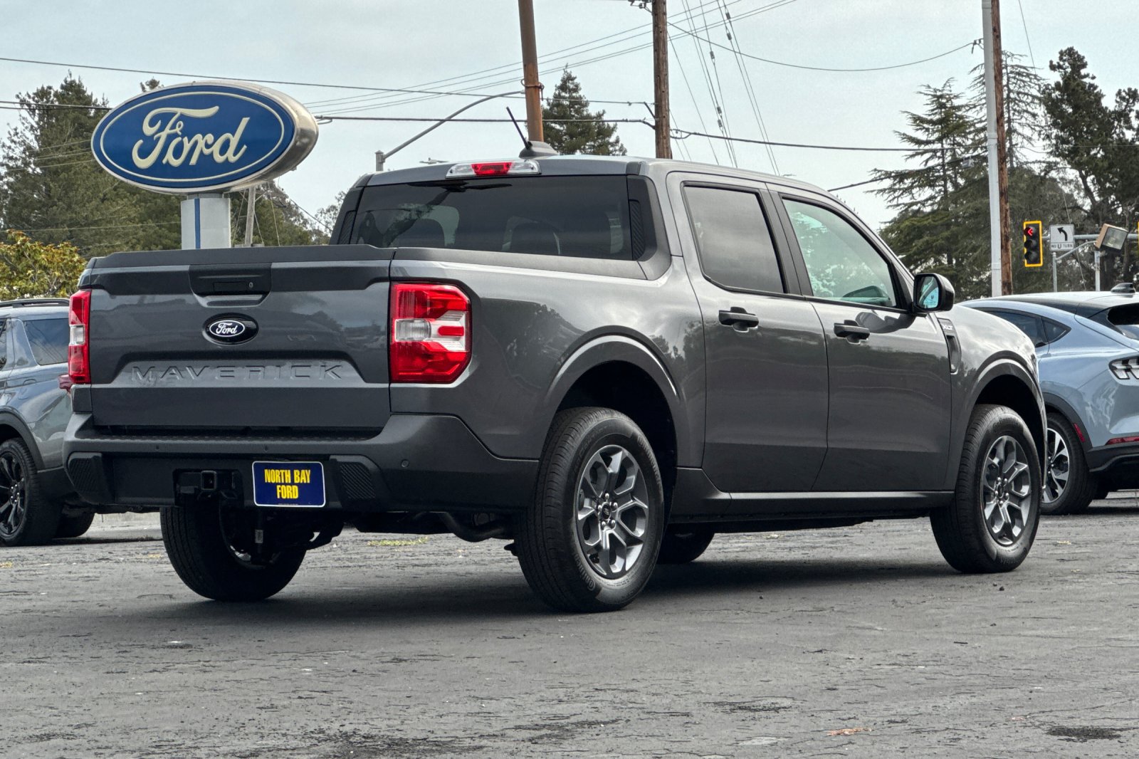 New 2026 Ford Maverick XLT w/ XLT Luxury Package FWD image 3