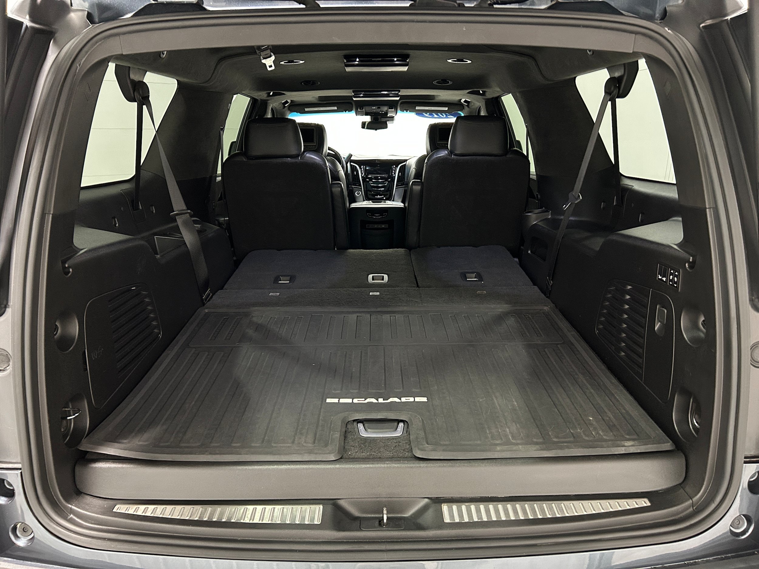 Used 2019 Cadillac Escalade ESV Platinum AWD/4WD image 40