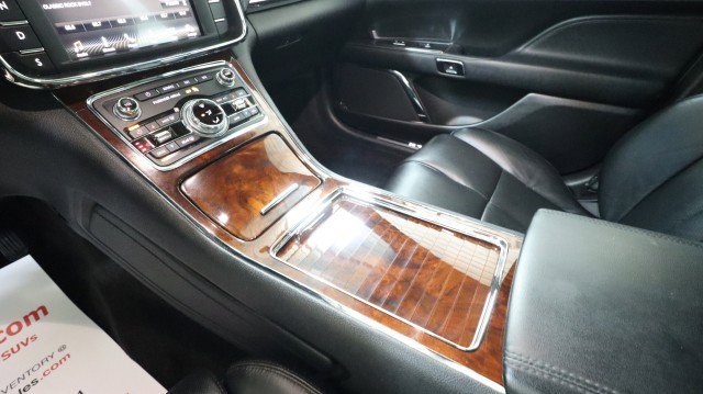 Used 2017 Lincoln Continental Select image 20