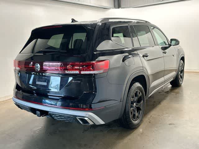 Used 2025 Volkswagen Atlas Peak Edition SE AWD/4WD image 34