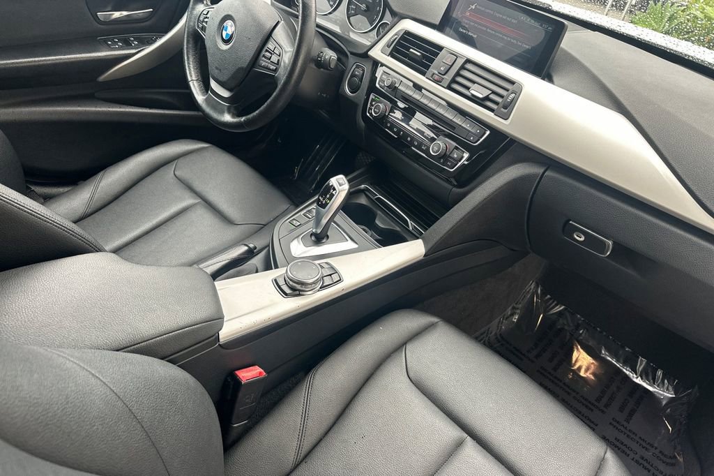 Used 2017 BMW 320i Sedan image 14