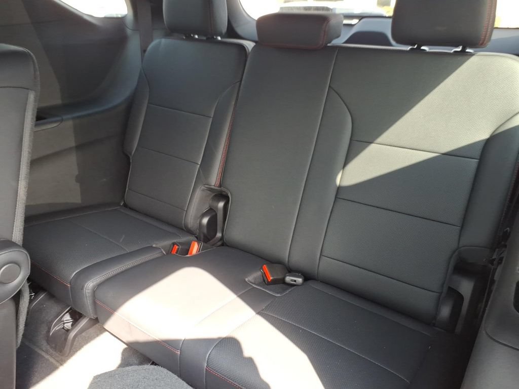 Used 2024 Chevrolet Traverse RS w/ LPO, Floor Liner Package AWD/4WD image 9