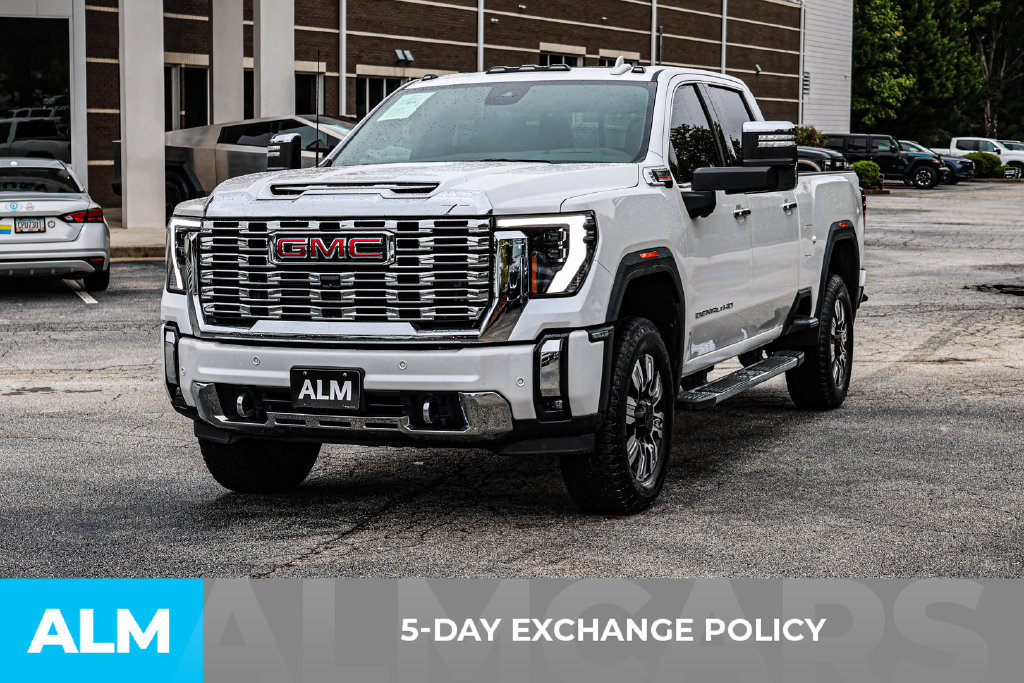 Used 2025 GMC Sierra 3500 Denali w/ Technology Package AWD/4WD image 3