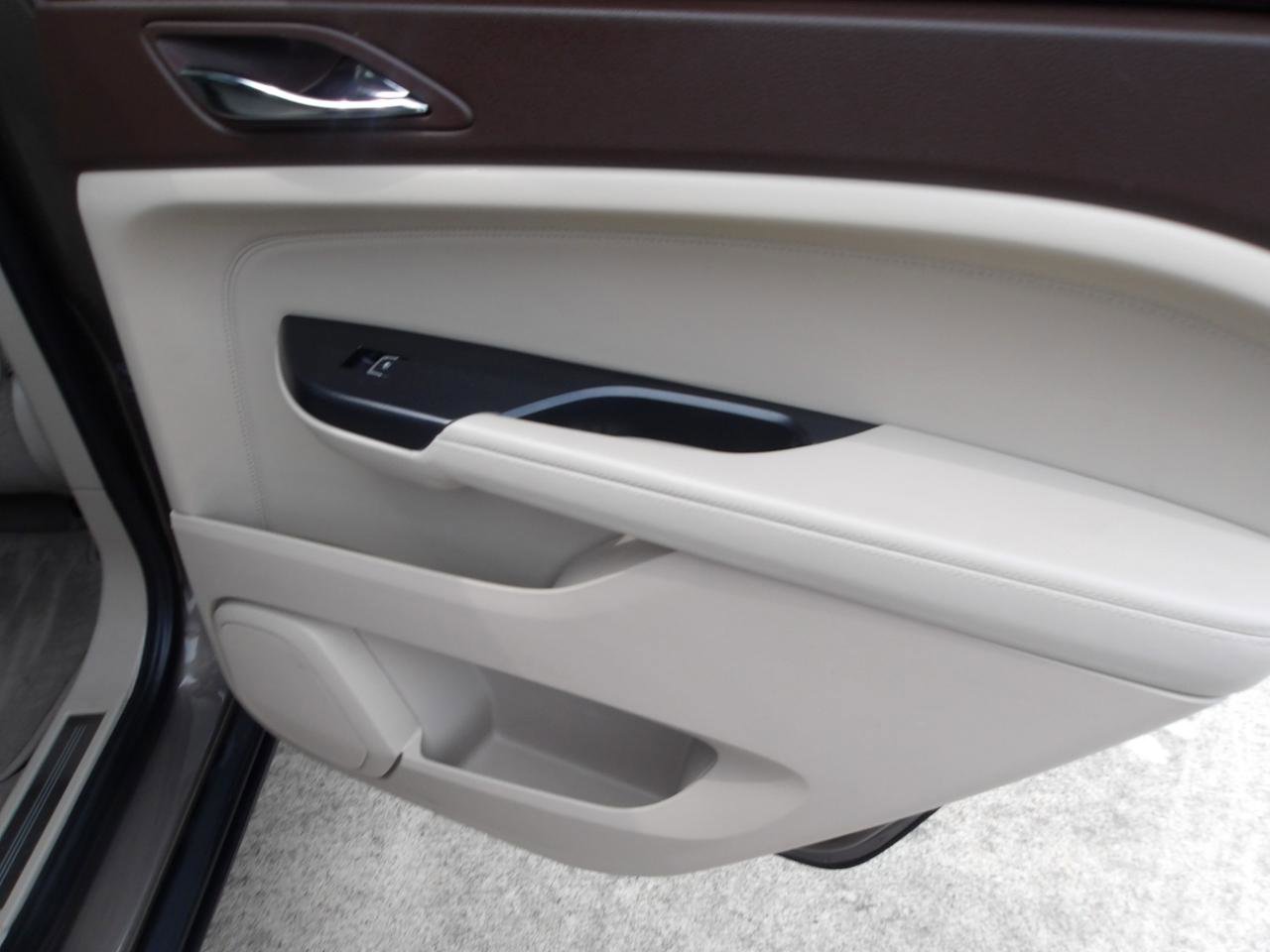 Used 2014 Cadillac SRX Luxury w/ Driver Awareness Package FWD image 7
