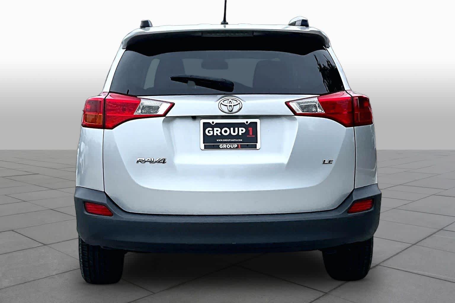 Used 2015 Toyota RAV4 LE FWD image 5