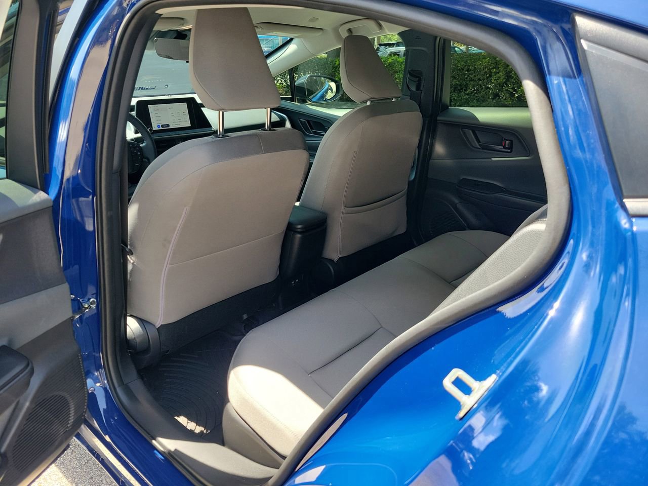 Used 2025 Toyota Prius LE FWD image 9