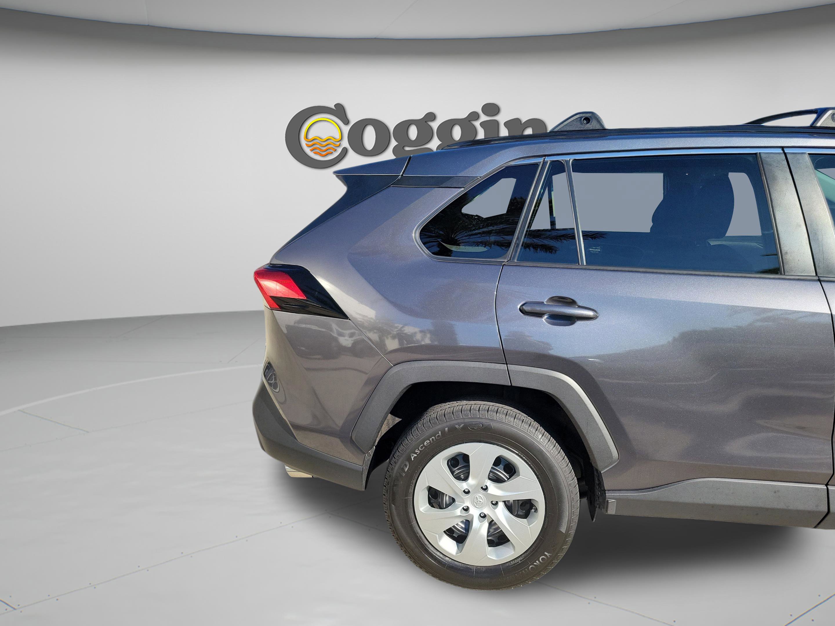 Used 2021 Toyota RAV4 LE AWD/4WD image 29