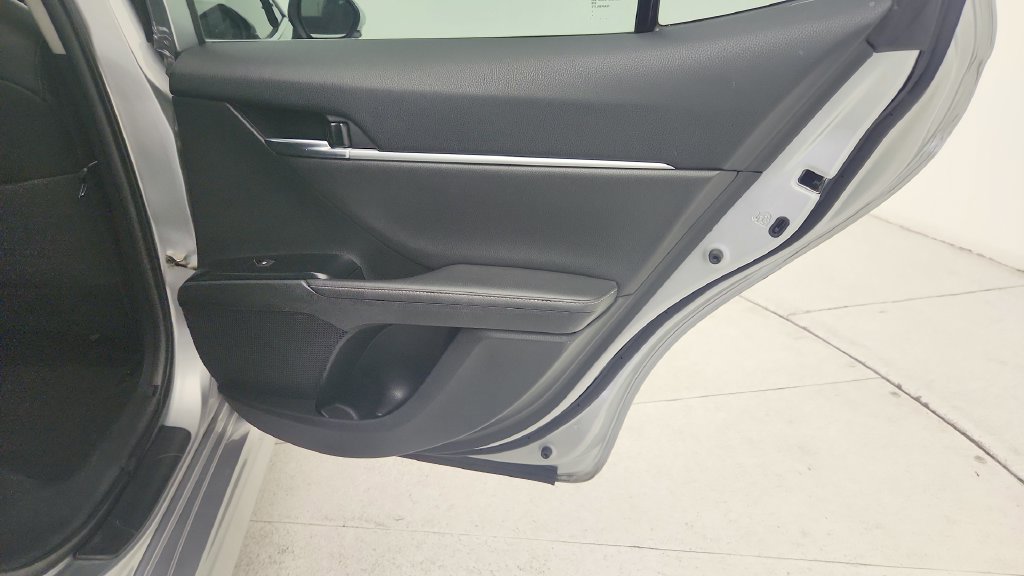 Used 2019 Toyota Camry XSE FWD image 32