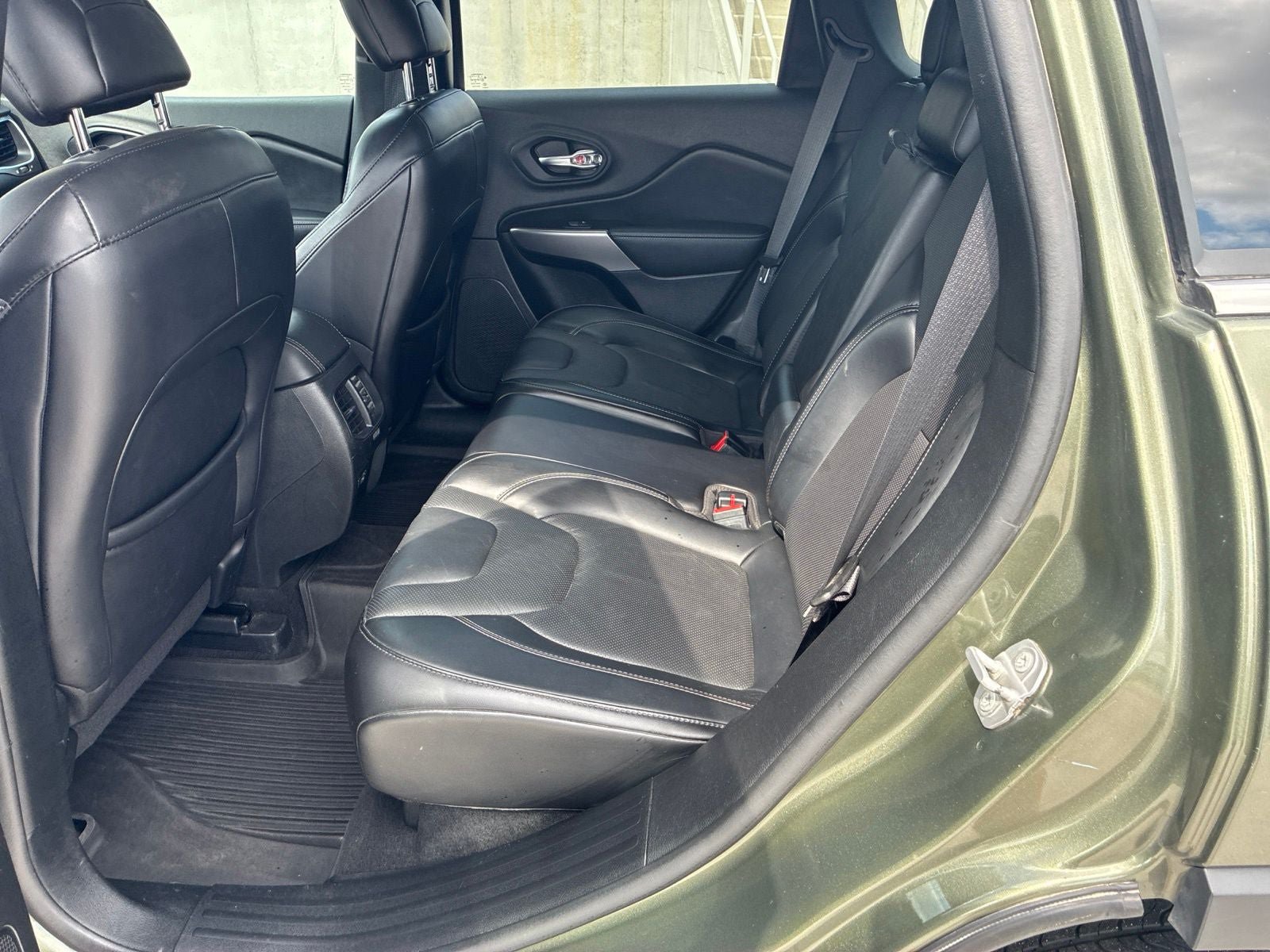 Used 2021 Jeep Cherokee Latitude Lux FWD image 15