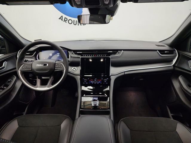 New 2025 Jeep Grand Cherokee Altitude image 18