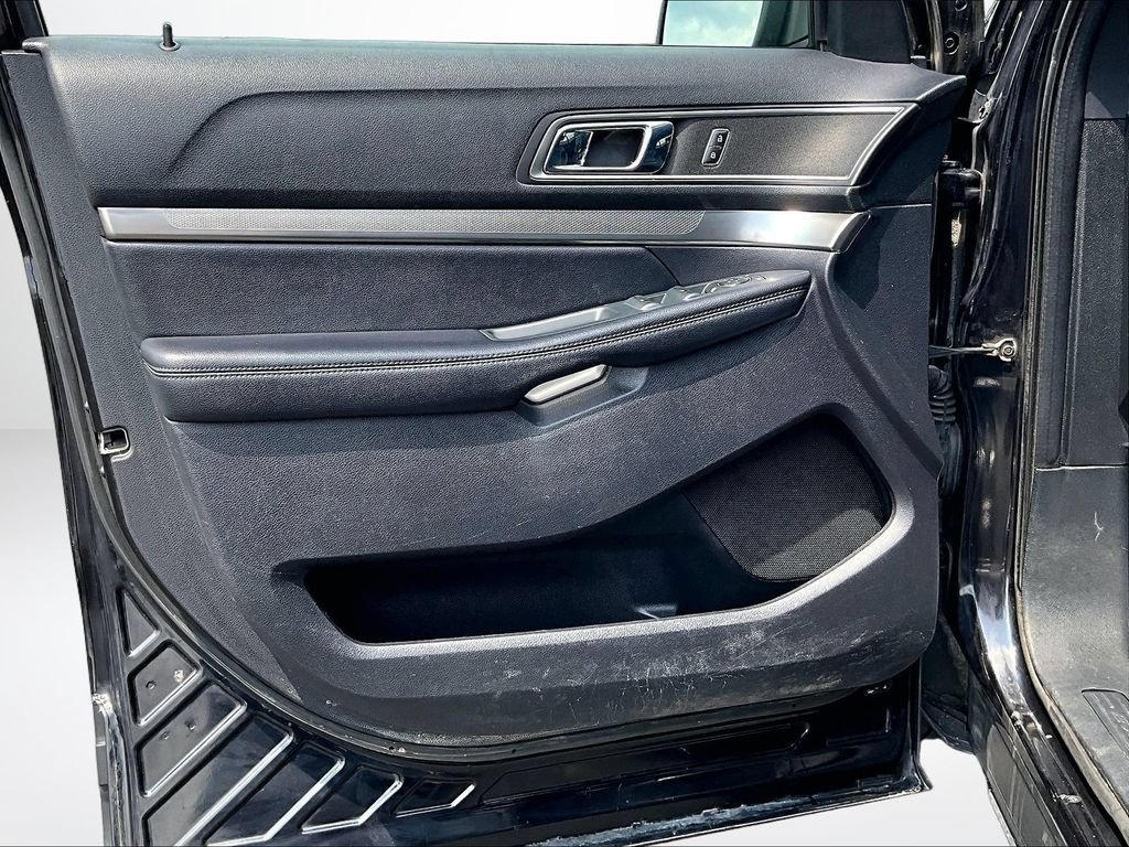 Used 2019 Ford Explorer XLT w/ Equipment Group 202A FWD image 22