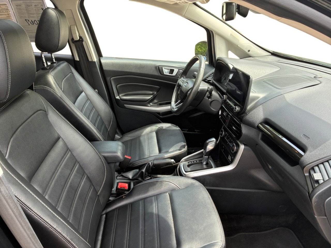 Used 2022 Ford EcoSport Titanium AWD/4WD image 25