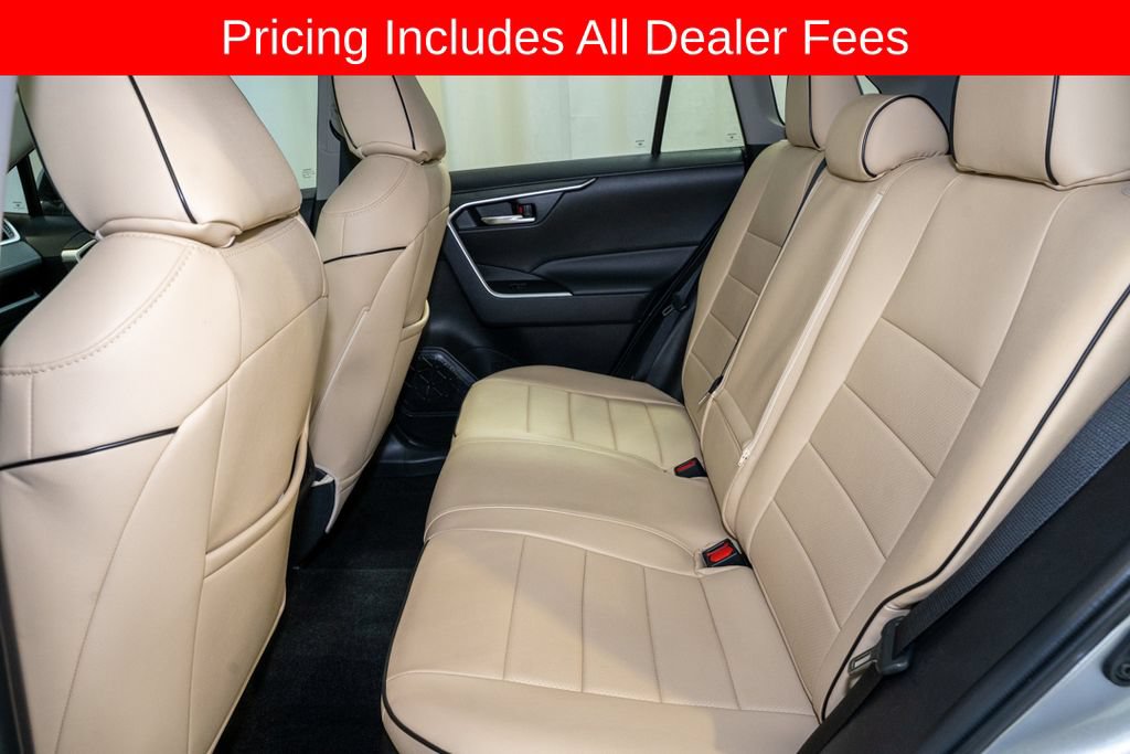 Used 2025 Toyota RAV4 XLE AWD/4WD image 8